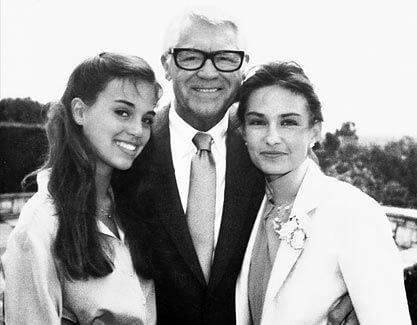 Cary Grant à côté de sa conjointe Barbara Harris et de sa fille Jennifer Grant